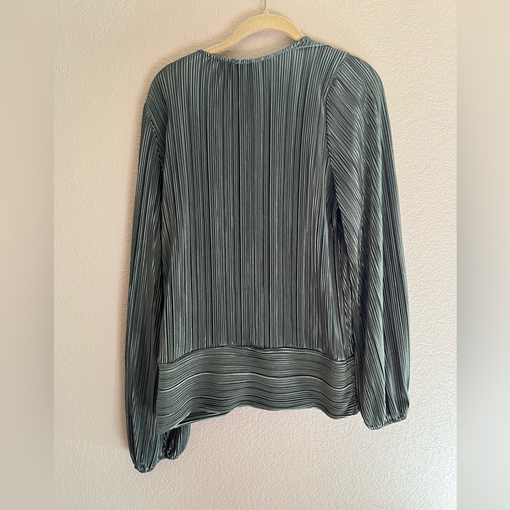 NWT Daytrip Blouse - Picture 2 of 6